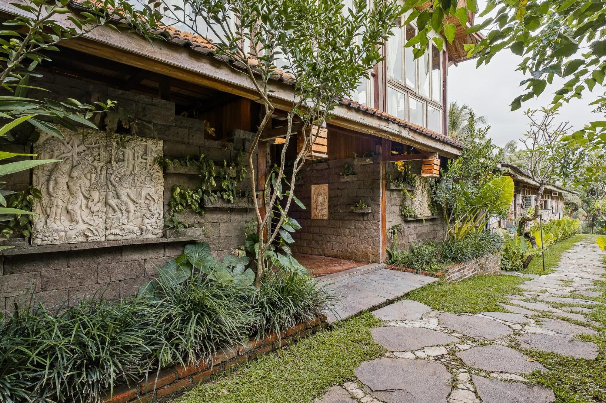 Joglo Organik Guesthouse Ubud  Exterior photo